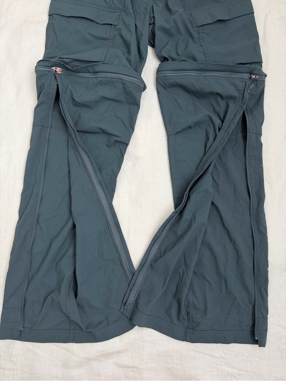 REI Co-op Women's Straight Leg Convertible Cargo Pants in Dark Slate Size 6 - Picture 2 of 7